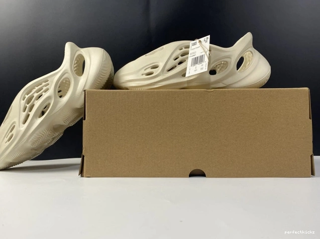 Yeezy FY4567 Foam Sand Adidas RNNR 0807